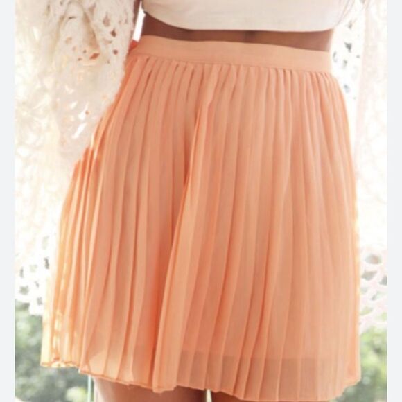 Forever 21 Peach Pleated Women's Mini Skirt Size M - Picture 1 of 8